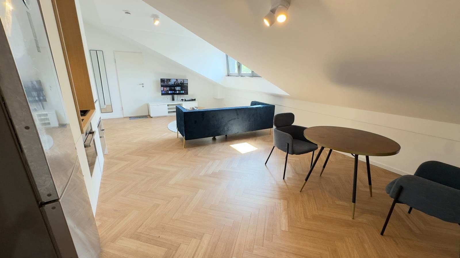 Pronájem bytu 2+1 40 m², Stümpflingstraße 5, München, Bavorsko Pronájem bytu 2+1 40 m², Stümpflingstraße 5, München, Bavorsko