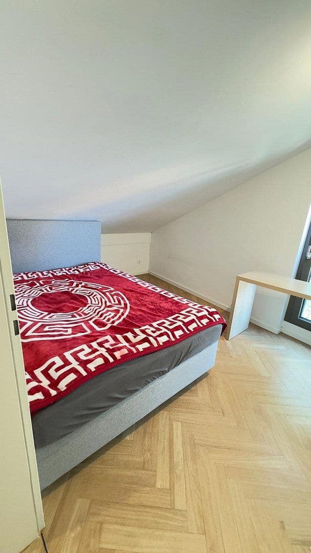 Pronájem bytu 2+1 40 m², Stümpflingstraße 5, München, Bavorsko Pronájem bytu 2+1 40 m², Stümpflingstraße 5, München, Bavorsko