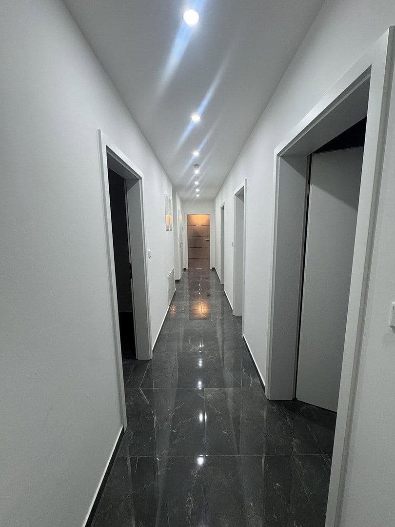 Pronájem bytu 4+1 94 m², Sternenstraße 5, Rodenbach, Hessen Pronájem bytu 4+1 94 m², Sternenstraße 5, Rodenbach, Hessen