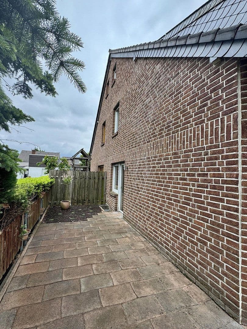 Prodej domu 120 m², pozemek 167 m², Moers, Severní Porýní-Vestfálsko Prodej domu 120 m², pozemek 167 m², Moers, Severní Porýní-Vestfálsko