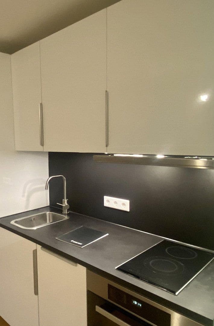 Pronájem bytu 1+1 28 m², Ickstattstrasse 34, München, Bavorsko Pronájem bytu 1+1 28 m², Ickstattstrasse 34, München, Bavorsko