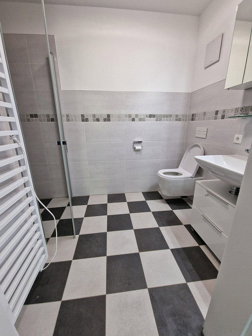 Pronájem bytu 3+1 86 m², Von-Gemmingen-Str. 15, Bad Rappenau, Bádensko-Württembersko Pronájem bytu 3+1 86 m², Von-Gemmingen-Str. 15, Bad Rappenau, Bádensko-Württembersko