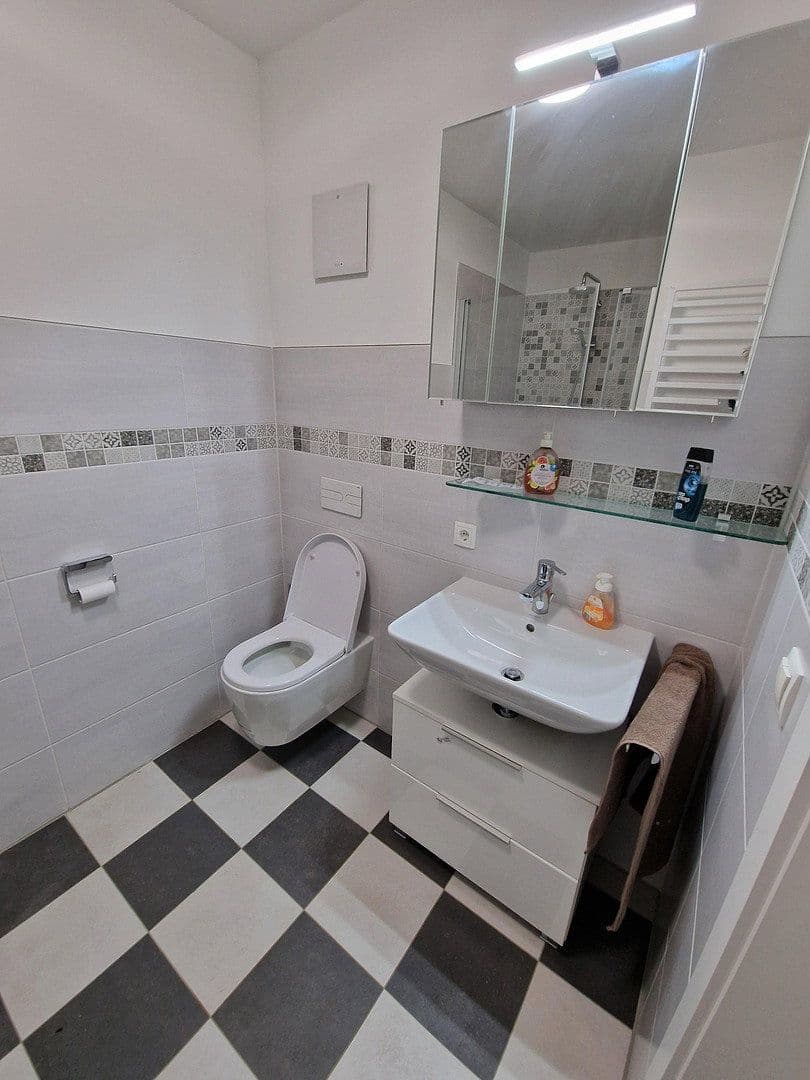 Pronájem bytu 3+1 86 m², Von-Gemmingen-Str. 15, Bad Rappenau, Bádensko-Württembersko Pronájem bytu 3+1 86 m², Von-Gemmingen-Str. 15, Bad Rappenau, Bádensko-Württembersko