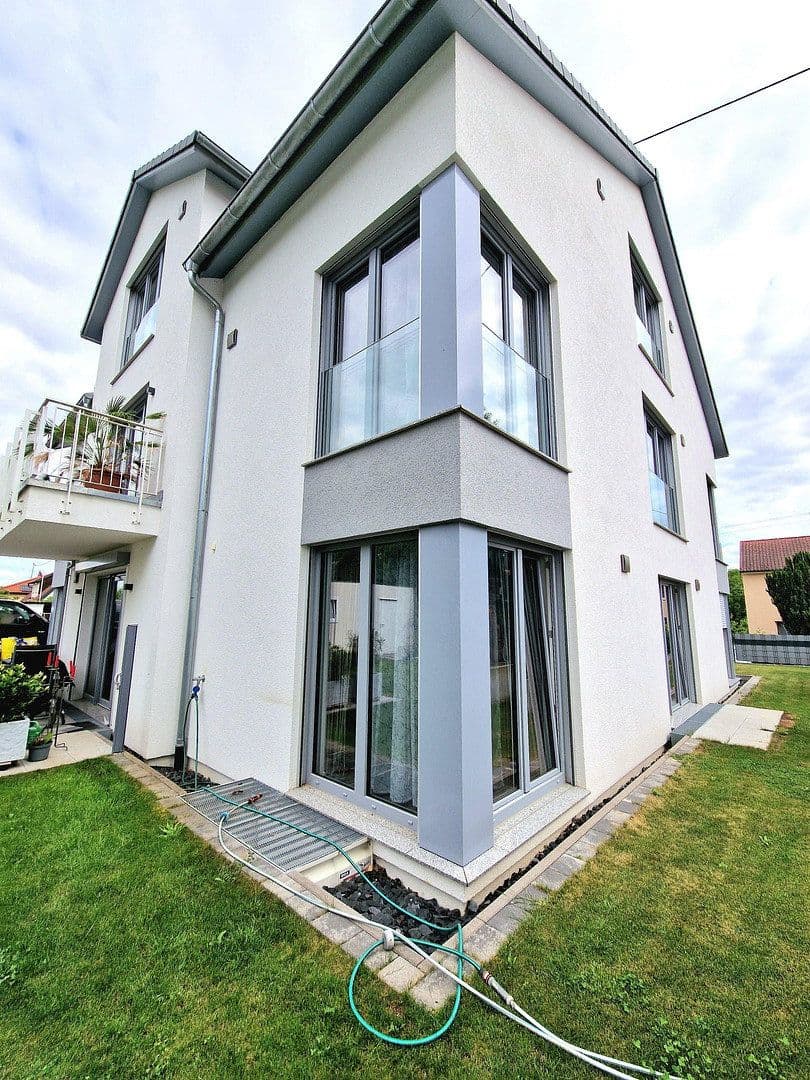 Pronájem bytu 3+1 86 m², Von-Gemmingen-Str. 15, Bad Rappenau, Bádensko-Württembersko Pronájem bytu 3+1 86 m², Von-Gemmingen-Str. 15, Bad Rappenau, Bádensko-Württembersko