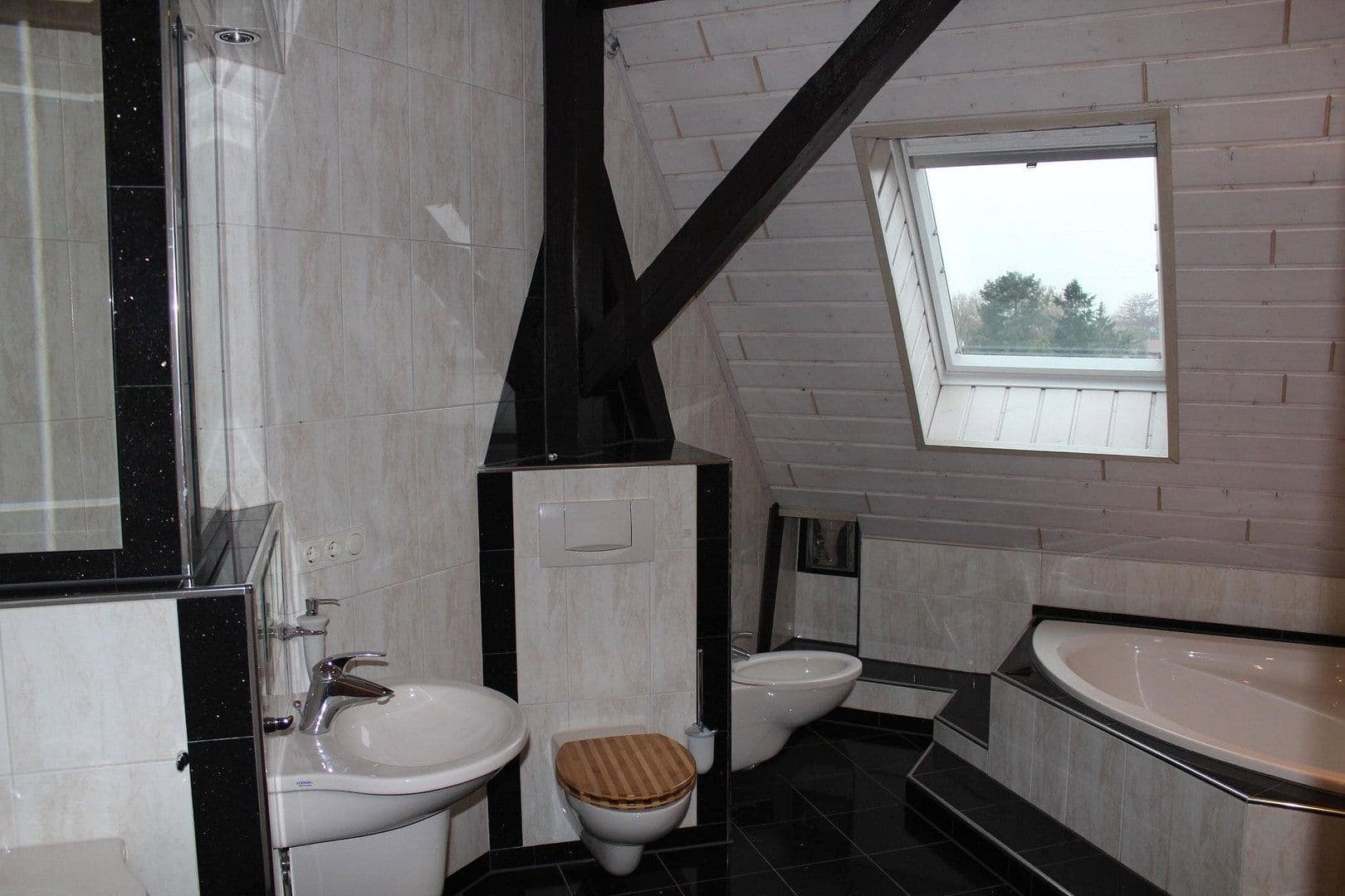 Prodej domu 200 m², pozemek 613 m², Reilingen, Bádensko-Württembersko Prodej domu 200 m², pozemek 613 m², Reilingen, Bádensko-Württembersko