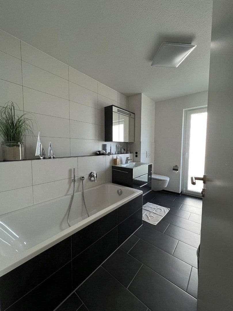 Pronájem bytu 3+kk 94 m², Oswald-Hesse-Straße 14, Stuttgart, Bádensko-Württembersko Pronájem bytu 3+kk 94 m², Oswald-Hesse-Straße 14, Stuttgart, Bádensko-Württembersko
