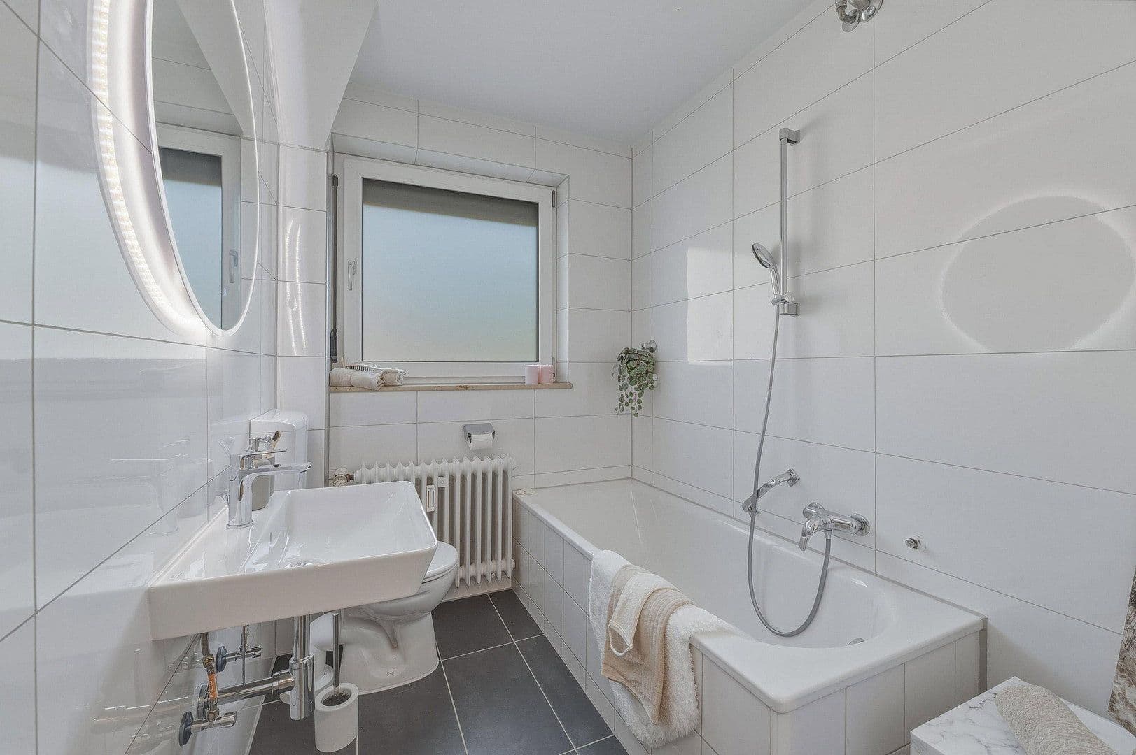 Prodej bytu 3+1 80 m², Brühlstr. 22, Beuren, Bádensko-Württembersko Prodej bytu 3+1 80 m², Brühlstr. 22, Beuren, Bádensko-Württembersko