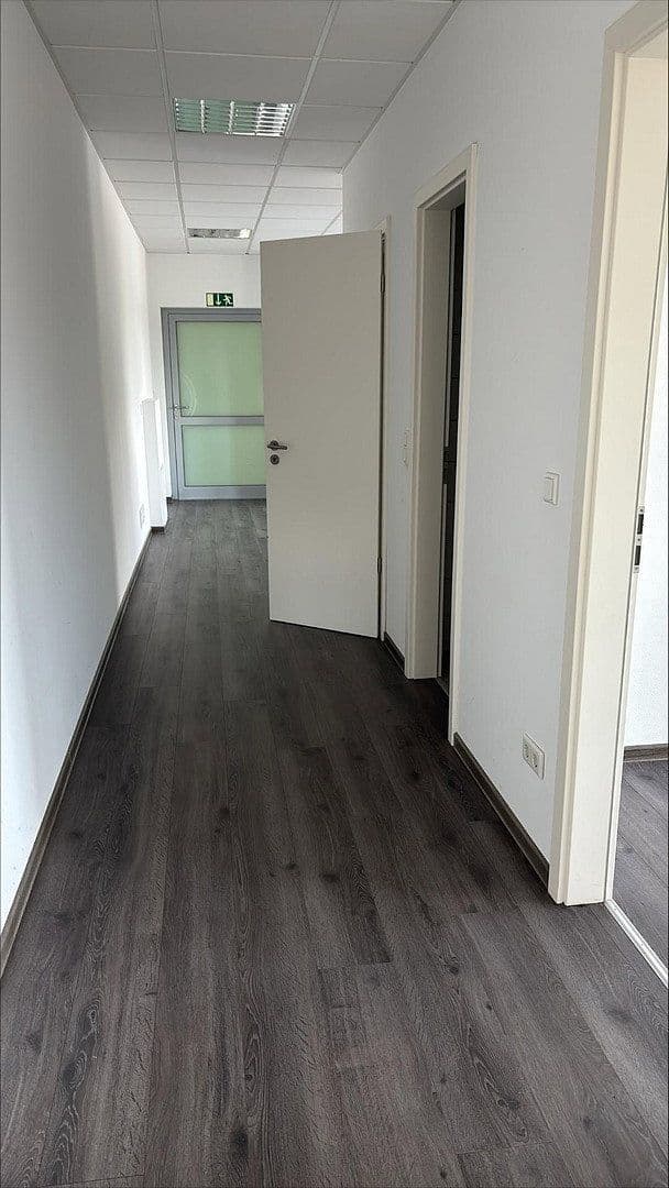Pronájem kanceláře 485 m², Frankfurt-Zeilsheim, Hessen Pronájem kanceláře 485 m², Frankfurt-Zeilsheim, Hessen