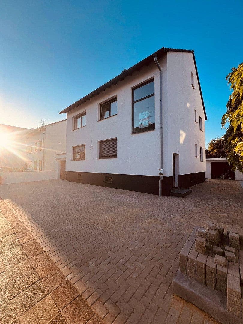 Prodej domu 192 m², pozemek 649 m², Friedrich-Ebert-Straße 68, Erzhausen, Hessen Prodej domu 192 m², pozemek 649 m², Friedrich-Ebert-Straße 68, Erzhausen, Hessen
