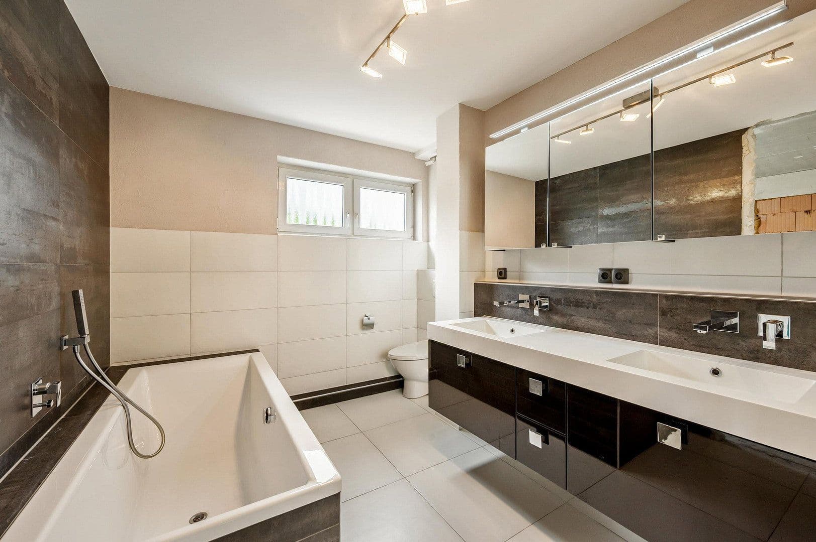 Prodej domu 141 m², pozemek 224 m², In der Wolfskaute 23, Weiterstadt, Hessen Prodej domu 141 m², pozemek 224 m², In der Wolfskaute 23, Weiterstadt, Hessen