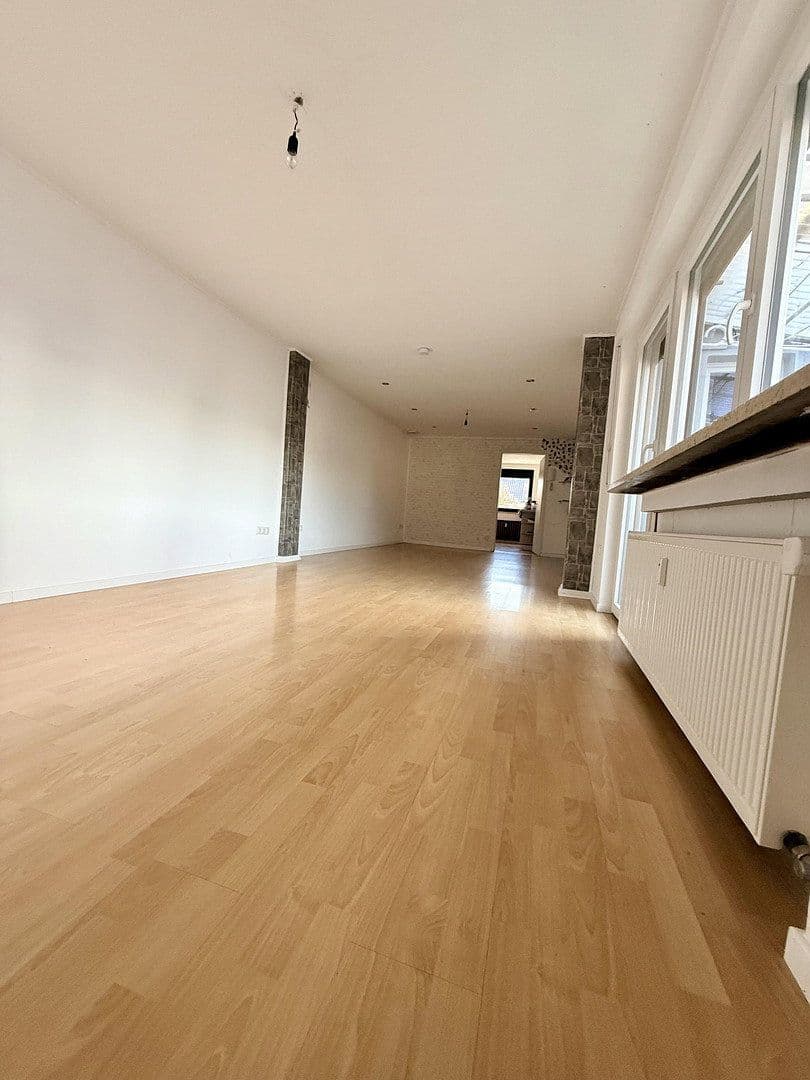 Prodej domu 170 m², pozemek 212 m², Griesheim, Hessen Prodej domu 170 m², pozemek 212 m², Griesheim, Hessen