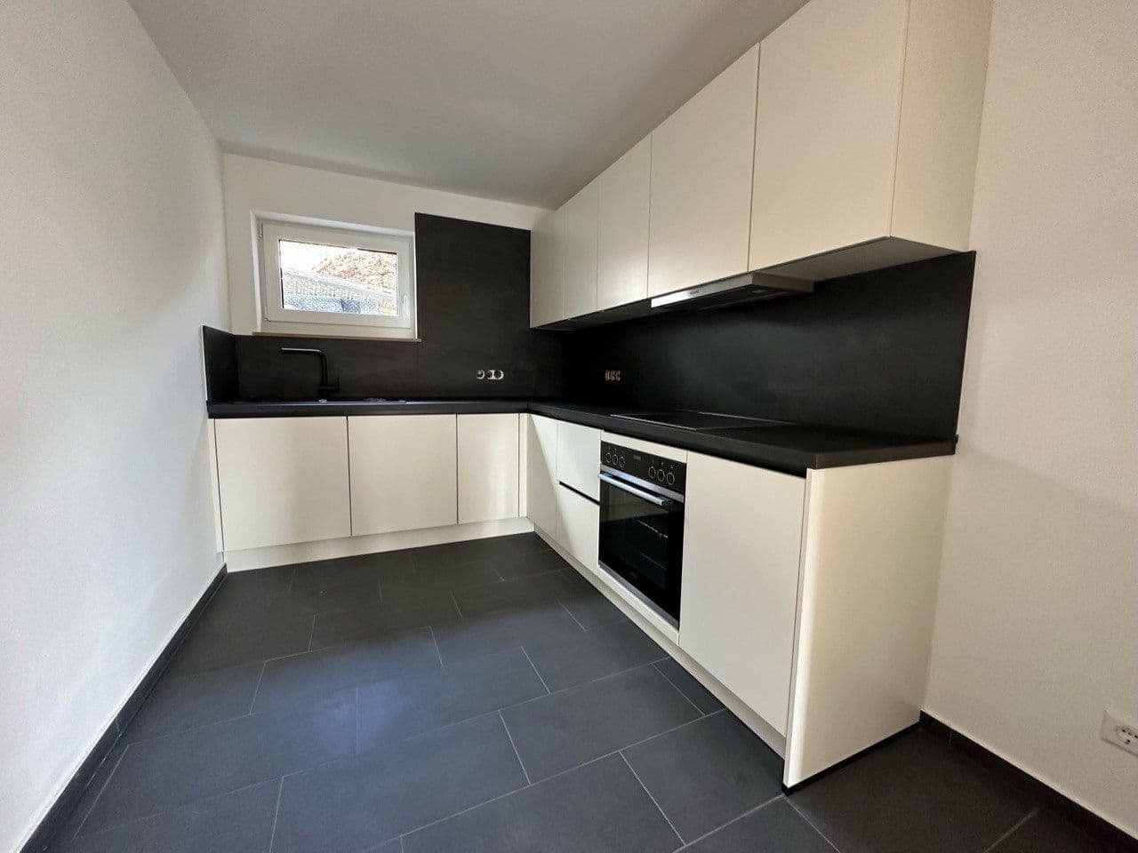 Pronájem bytu 3+1 79 m², Esslingen am Neckar, Bádensko-Württembersko Pronájem bytu 3+1 79 m², Esslingen am Neckar, Bádensko-Württembersko