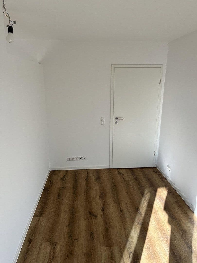 Pronájem bytu 3+1 79 m², Esslingen am Neckar, Bádensko-Württembersko Pronájem bytu 3+1 79 m², Esslingen am Neckar, Bádensko-Württembersko