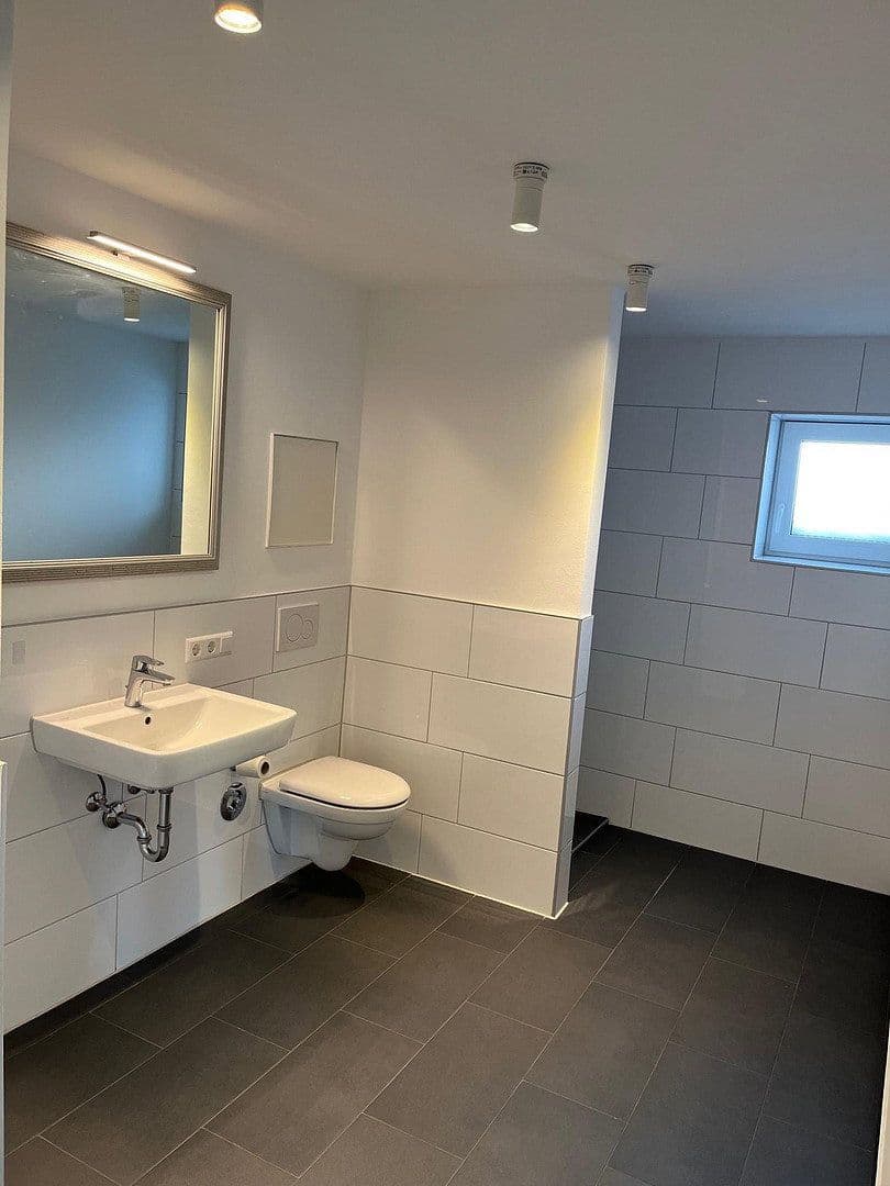 Pronájem bytu 3+1 79 m², Esslingen am Neckar, Bádensko-Württembersko Pronájem bytu 3+1 79 m², Esslingen am Neckar, Bádensko-Württembersko