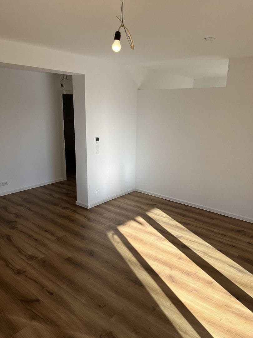 Pronájem bytu 3+1 79 m², Esslingen am Neckar, Bádensko-Württembersko Pronájem bytu 3+1 79 m², Esslingen am Neckar, Bádensko-Württembersko