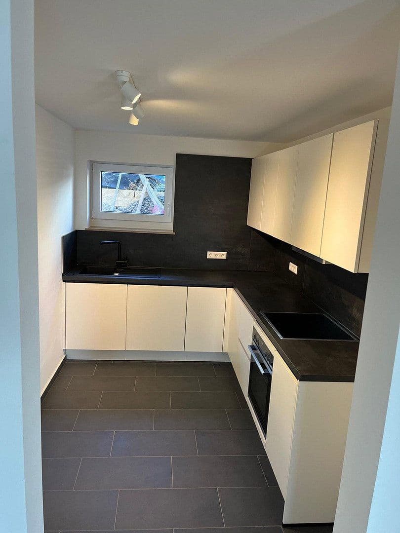 Pronájem bytu 3+1 79 m², Esslingen am Neckar, Bádensko-Württembersko Pronájem bytu 3+1 79 m², Esslingen am Neckar, Bádensko-Württembersko