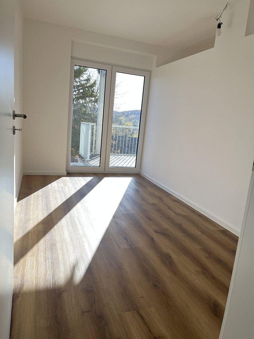 Pronájem bytu 3+1 79 m², Esslingen am Neckar, Bádensko-Württembersko Pronájem bytu 3+1 79 m², Esslingen am Neckar, Bádensko-Württembersko