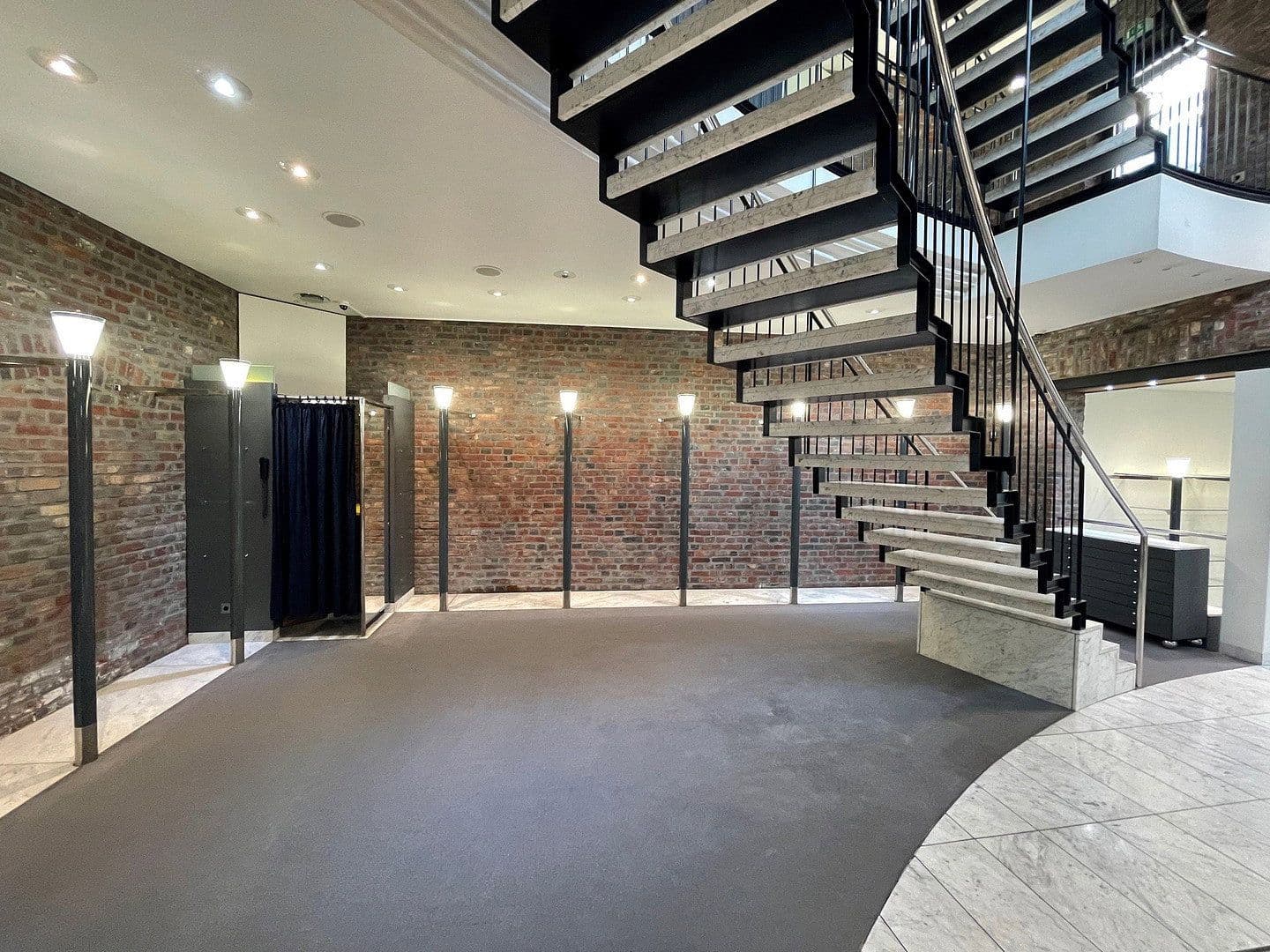 Pronájem nebytového prostoru 350 m², Mönchengladbach-Rheydt, Severní Porýní-Vestfálsko Pronájem nebytového prostoru 350 m², Mönchengladbach-Rheydt, Severní Porýní-Vestfálsko