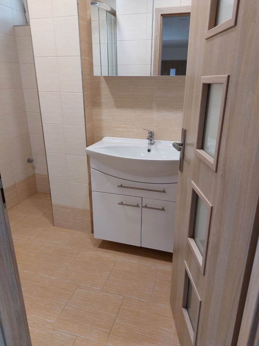 Pronájem bytu 2+1 70 m², U Obory, Úvaly, Středočeský kraj Pronájem bytu 2+1 70 m², U Obory, Úvaly, Středočeský kraj