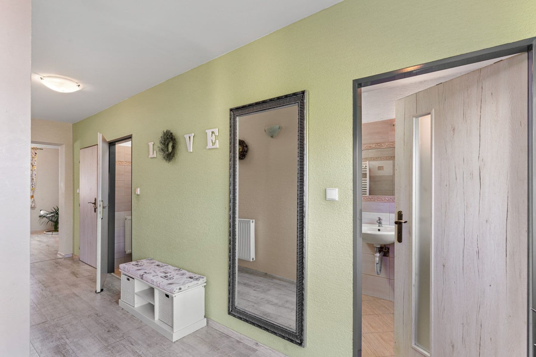 Prodej domu 168 m², pozemek 541 m², Vinařice, Středočeský kraj Prodej domu 168 m², pozemek 541 m², Vinařice, Středočeský kraj