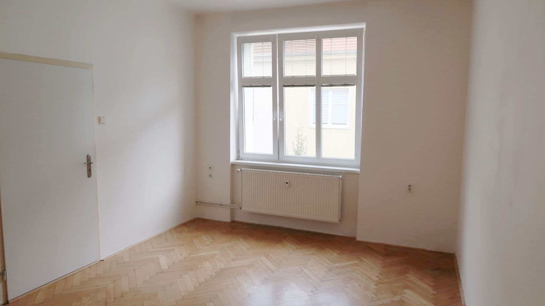 Pronájem bytu 1+1 34 m², Karáskovo náměstí, Brno, Jihomoravský kraj Pronájem bytu 1+1 34 m², Karáskovo náměstí, Brno, Jihomoravský kraj
