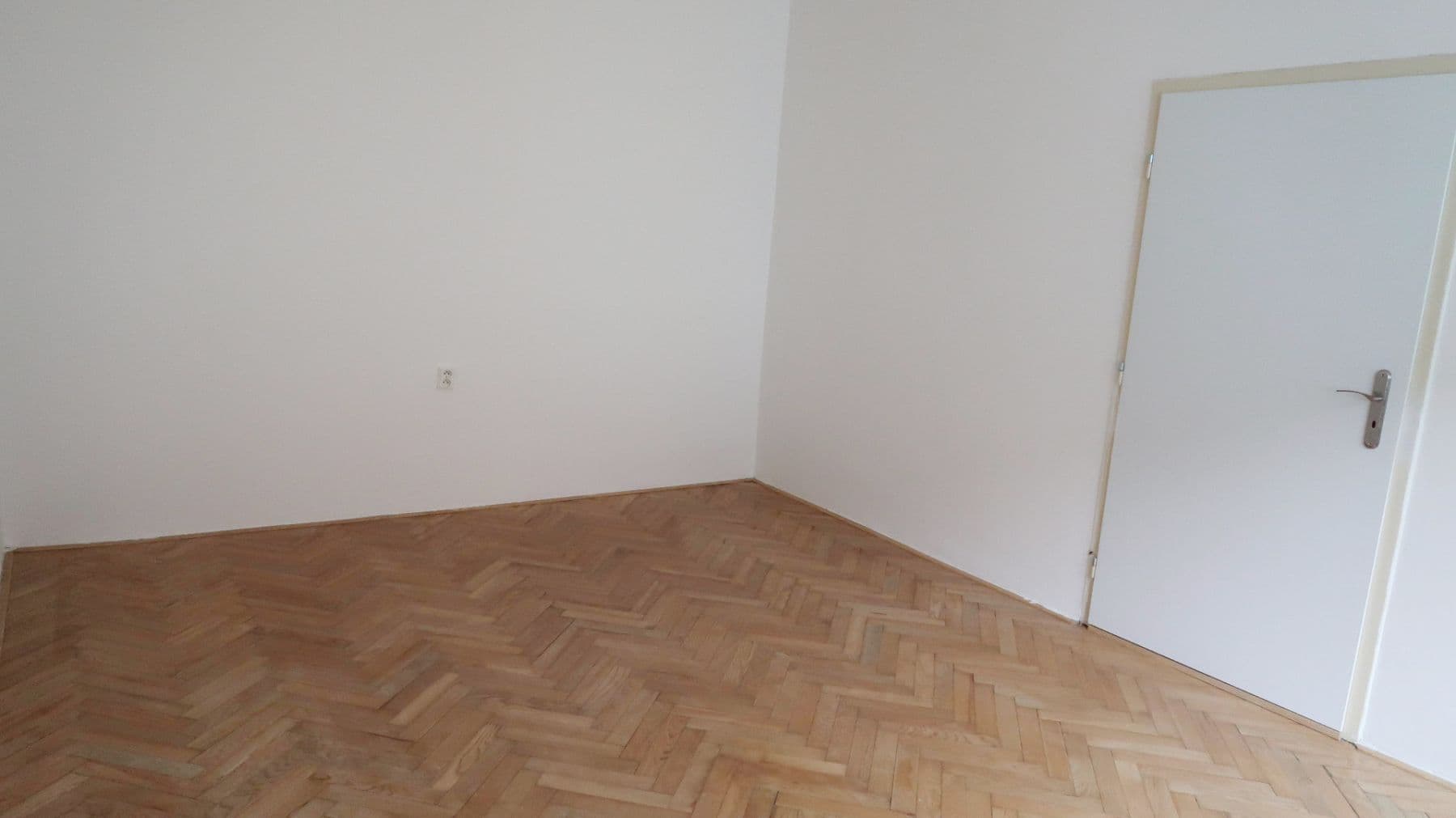 Pronájem bytu 1+1 34 m², Karáskovo náměstí, Brno, Jihomoravský kraj Pronájem bytu 1+1 34 m², Karáskovo náměstí, Brno, Jihomoravský kraj