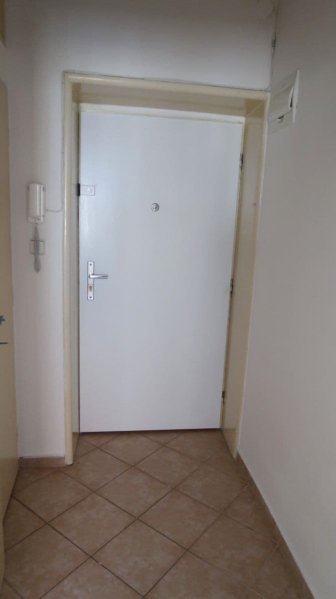 Pronájem bytu 1+1 34 m², Karáskovo náměstí, Brno, Jihomoravský kraj Pronájem bytu 1+1 34 m², Karáskovo náměstí, Brno, Jihomoravský kraj