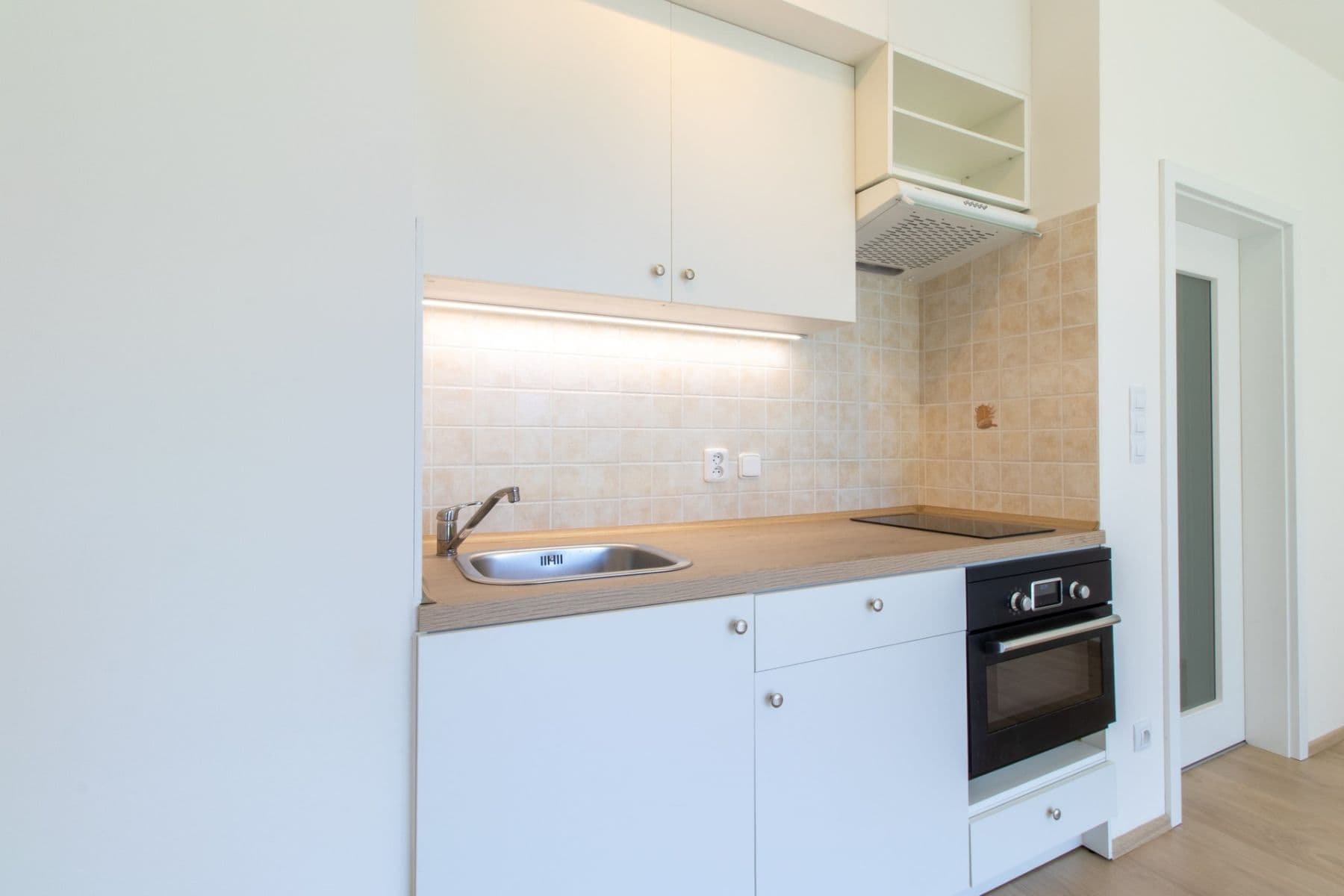 Pronájem bytu 1+kk 30 m², Bohumila Landy, Kladno, Středočeský kraj Pronájem bytu 1+kk 30 m², Bohumila Landy, Kladno, Středočeský kraj