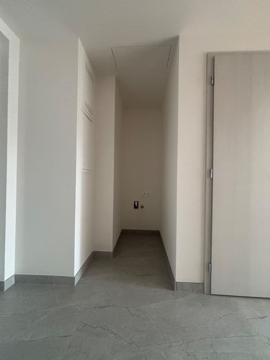 Pronájem bytu 2+kk 52 m², Komárkova, Praha, Praha Pronájem bytu 2+kk 52 m², Komárkova, Praha, Praha
