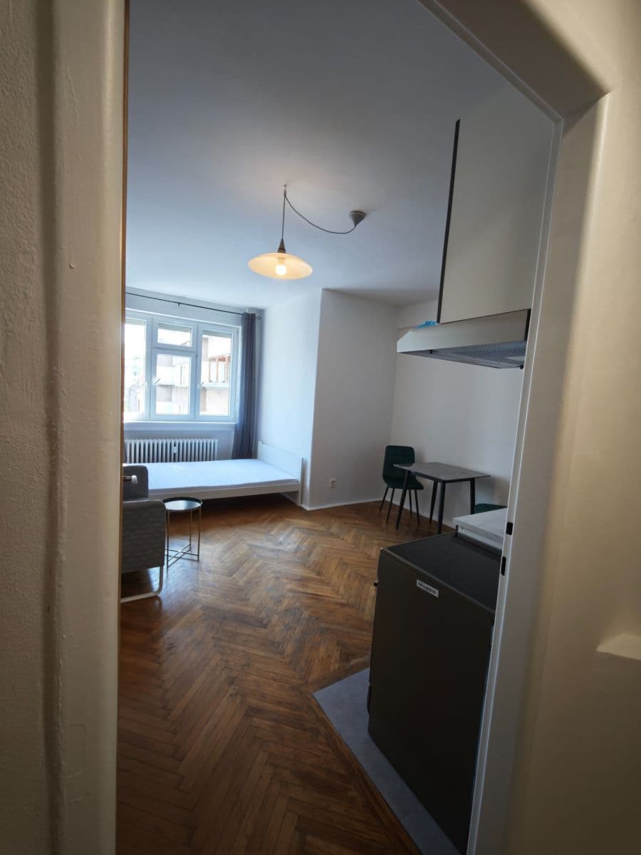 Pronájem bytu 1+kk 28 m², Komunardů, Praha, Praha Pronájem bytu 1+kk 28 m², Komunardů, Praha, Praha