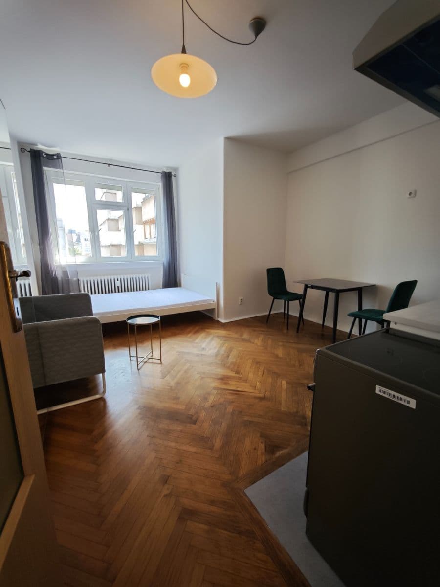 Pronájem bytu 1+kk 28 m², Komunardů, Praha, Praha Pronájem bytu 1+kk 28 m², Komunardů, Praha, Praha