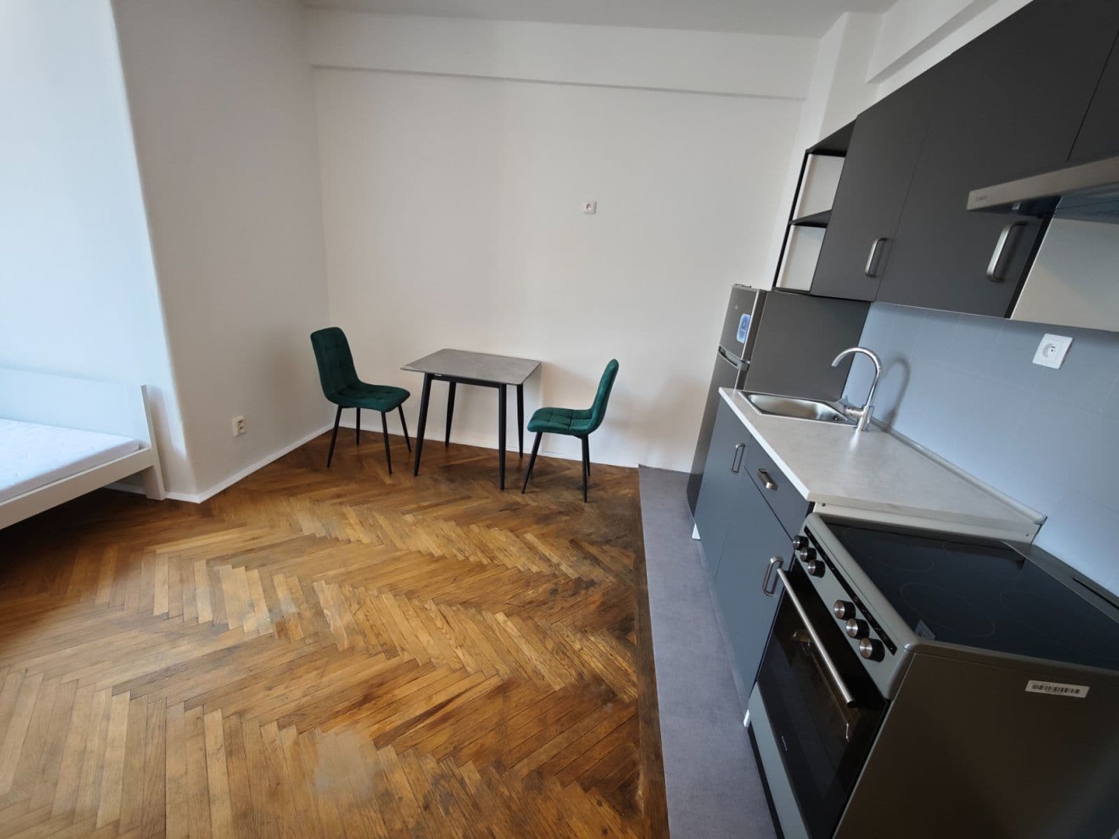 Pronájem bytu 1+kk 28 m², Komunardů, Praha, Praha Pronájem bytu 1+kk 28 m², Komunardů, Praha, Praha
