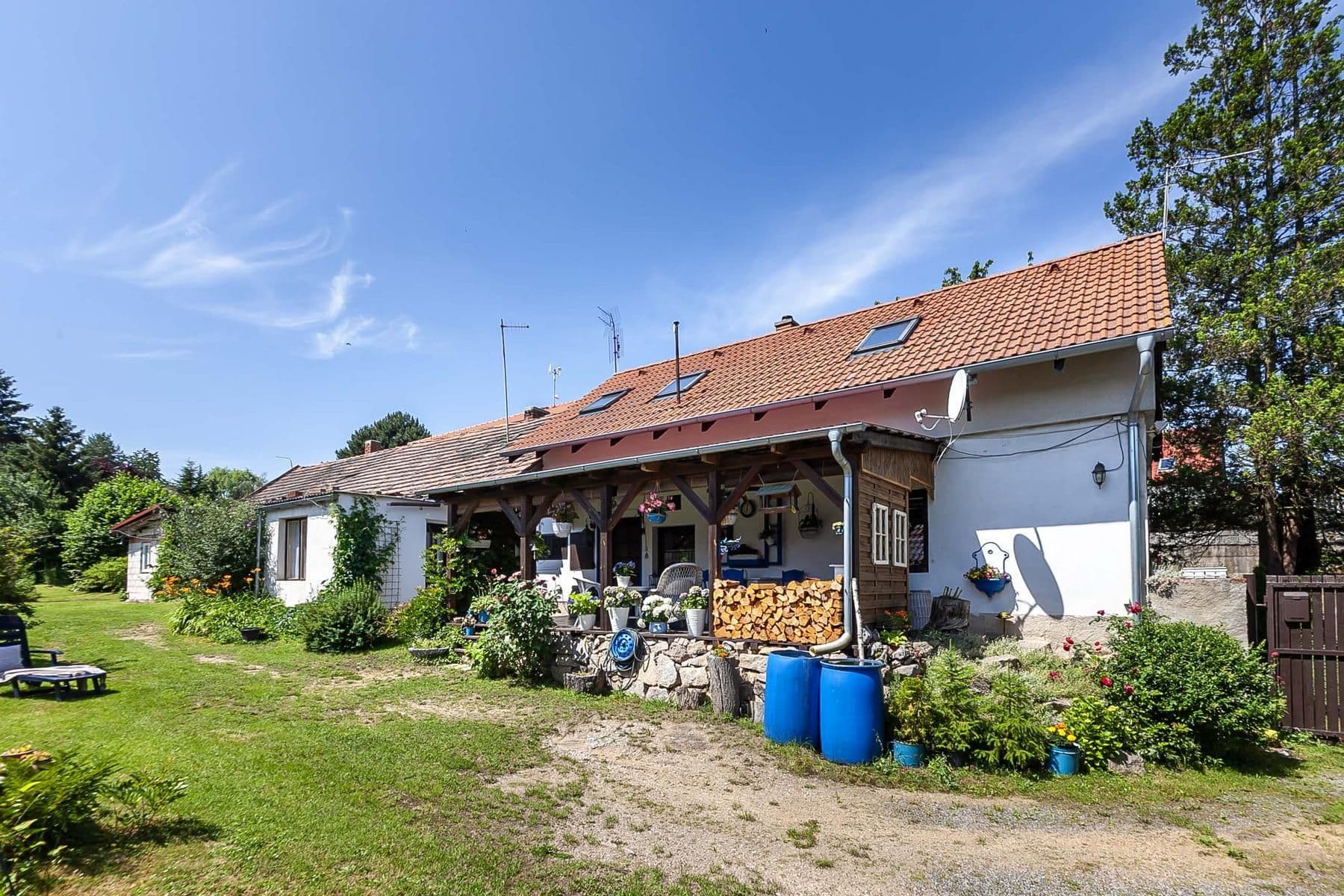 Prodej domu 250 m², pozemek 1.555 m², Doubravčice, Středočeský kraj Prodej domu 250 m², pozemek 1.555 m², Doubravčice, Středočeský kraj