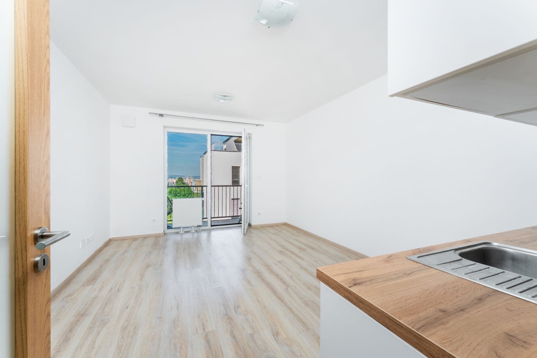 Prodej bytu 1+kk 27 m², Za černým mostem, Praha, Praha Prodej bytu 1+kk 27 m², Za černým mostem, Praha, Praha