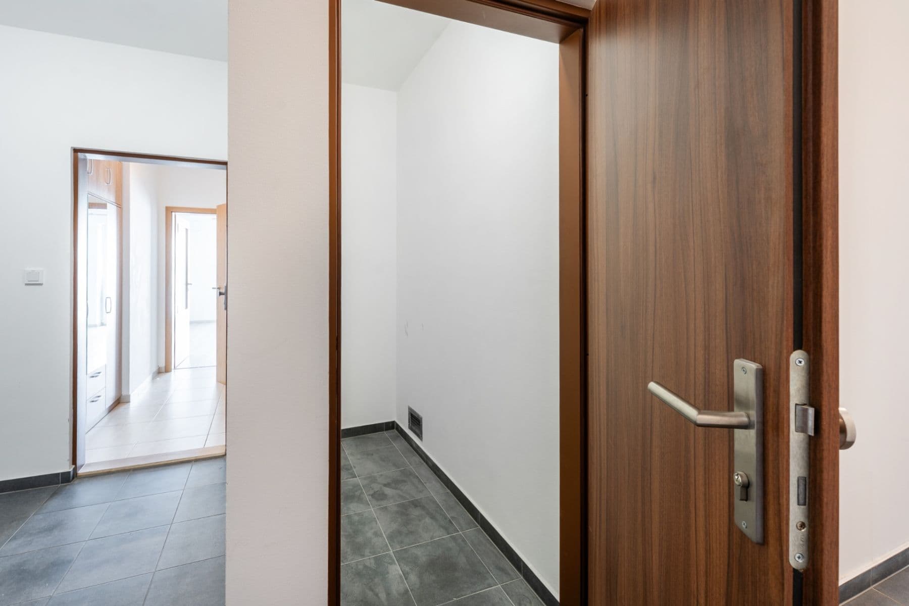 Prodej bytu 1+kk 27 m², Za černým mostem, Praha, Praha Prodej bytu 1+kk 27 m², Za černým mostem, Praha, Praha