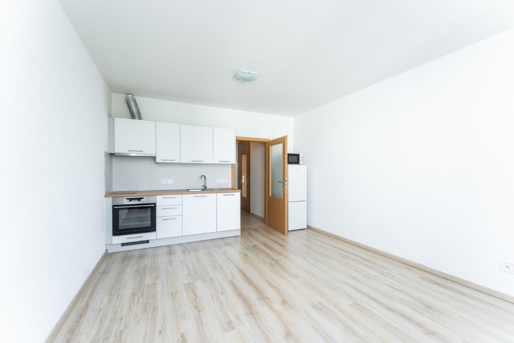 Prodej bytu 1+kk 27 m², Za černým mostem, Praha, Praha Prodej bytu 1+kk 27 m², Za černým mostem, Praha, Praha