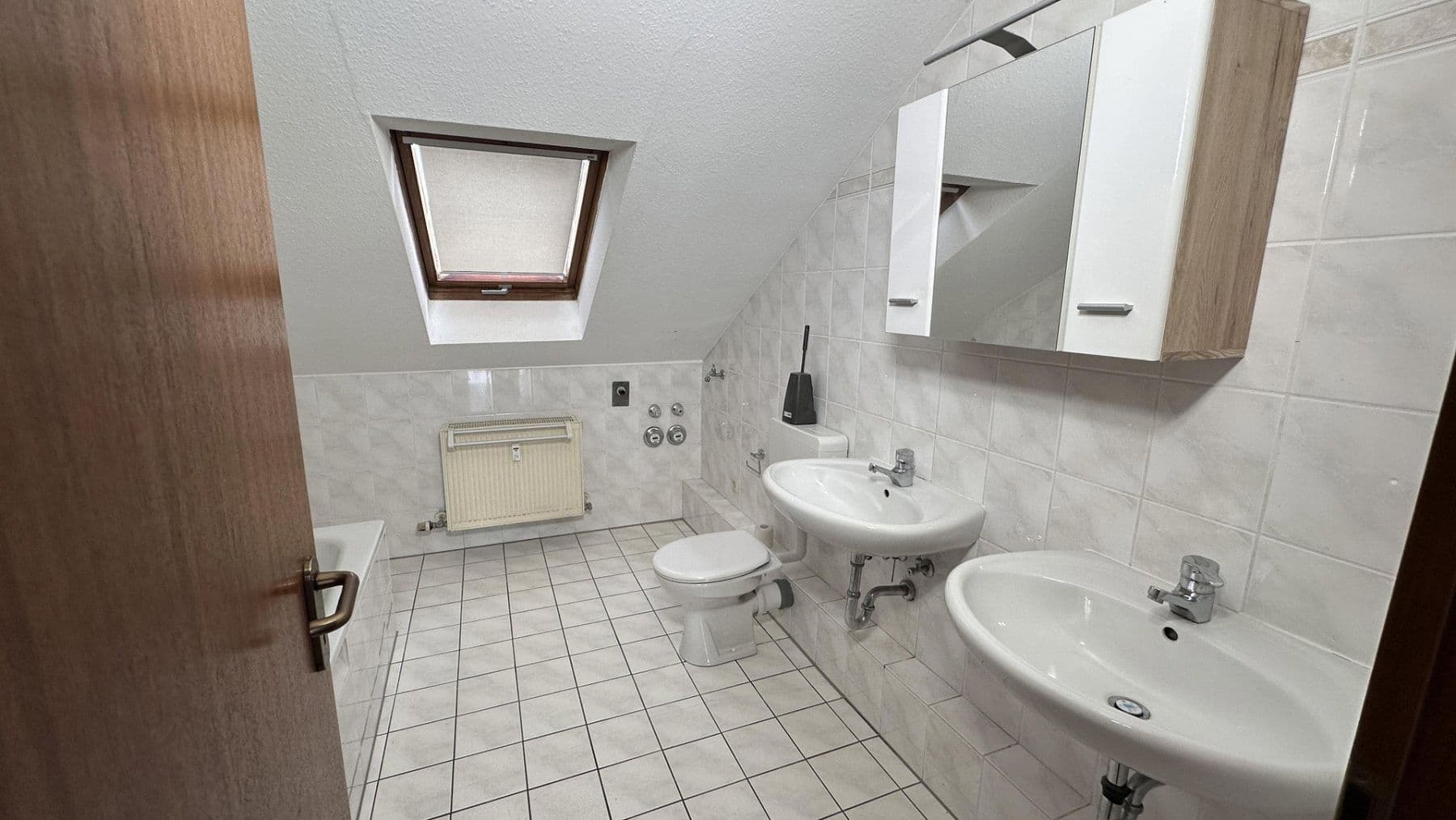 Pronájem bytu 2+1 82 m², Bad Emstal, Hessen Pronájem bytu 2+1 82 m², Bad Emstal, Hessen