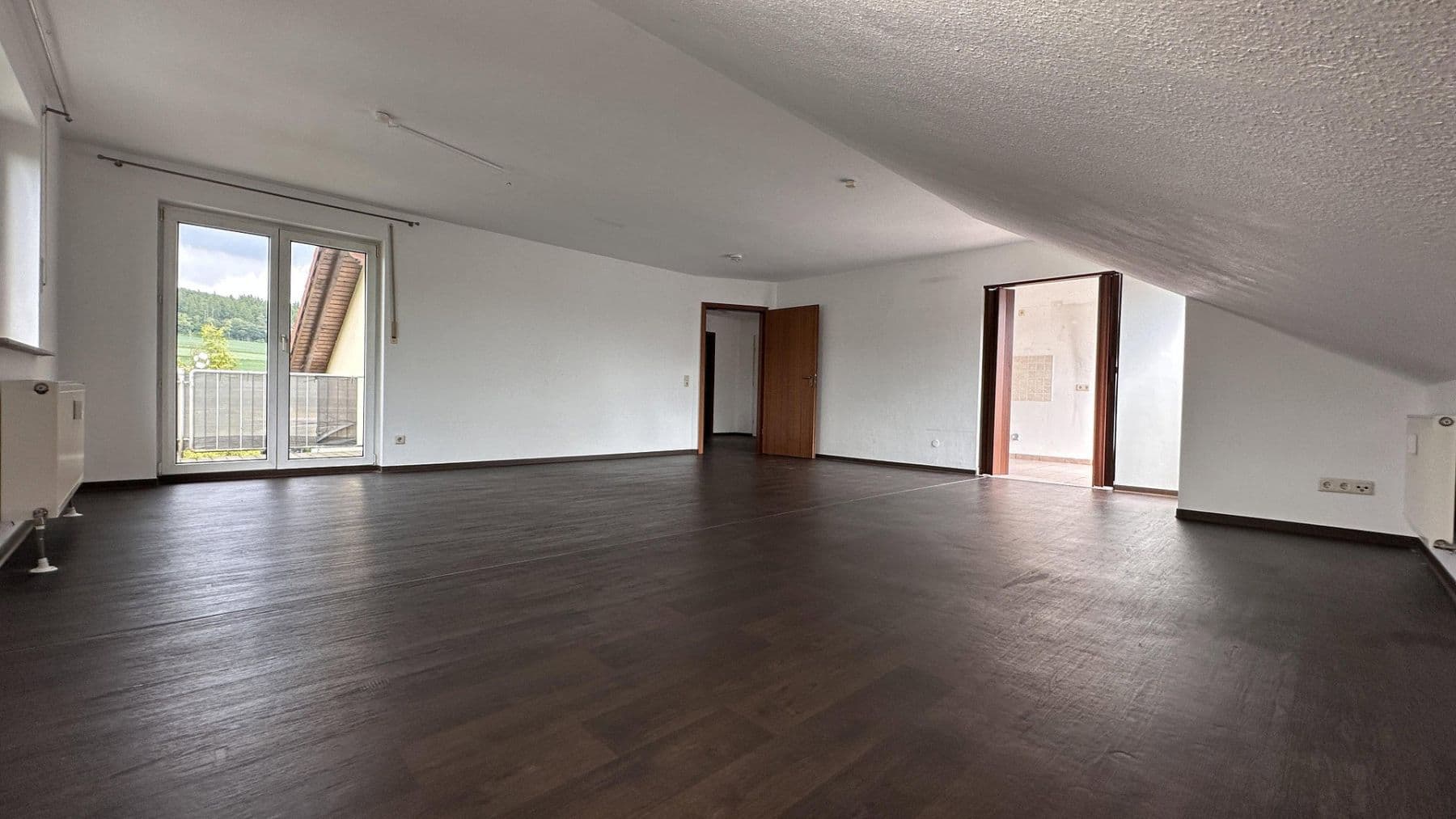 Pronájem bytu 2+1 82 m², Bad Emstal, Hessen Pronájem bytu 2+1 82 m², Bad Emstal, Hessen