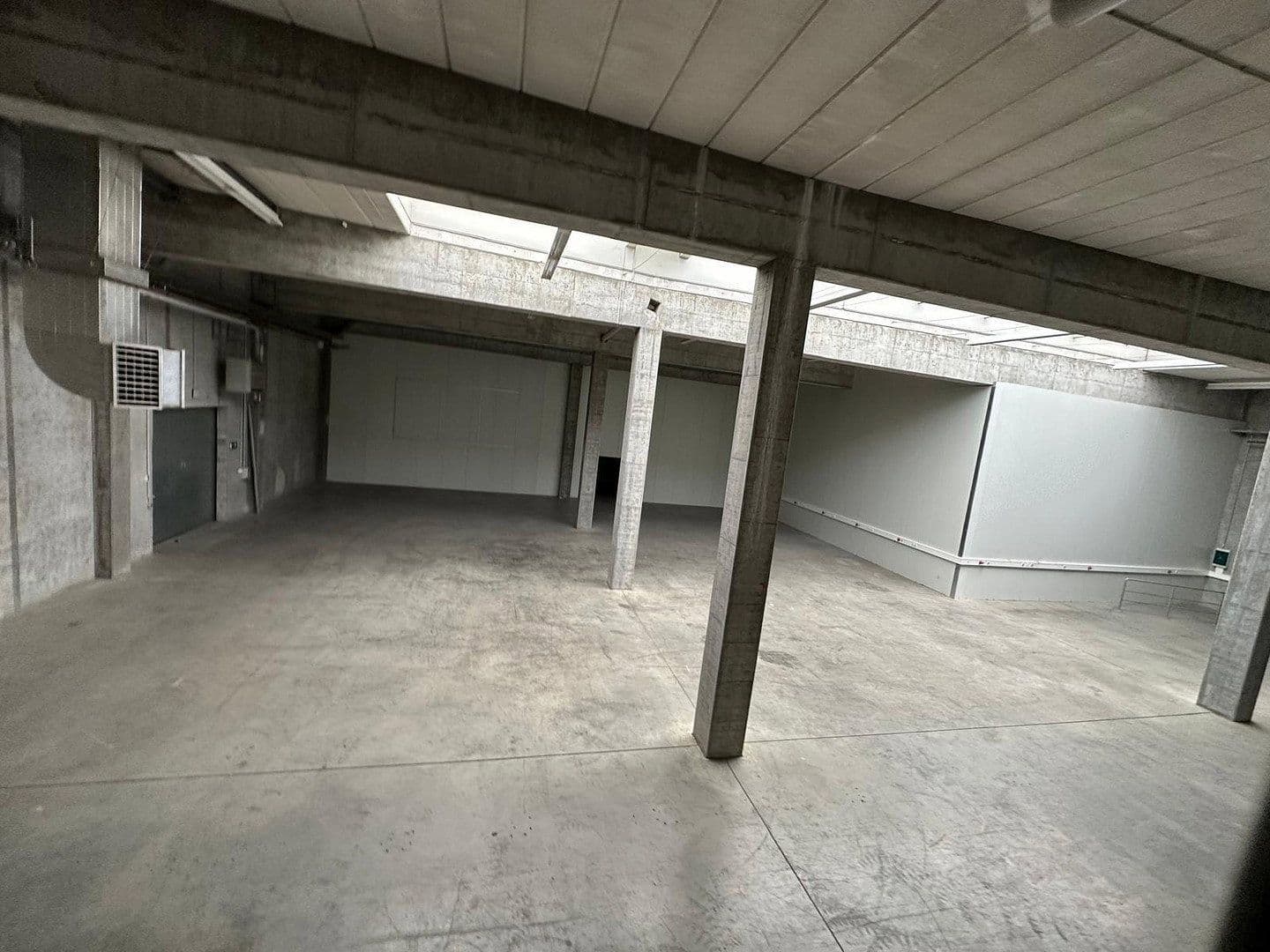 Pronájem nebytového prostoru 22.000 m², Steinbergstr. 3, Leipzig, Leipzig OT Holzhausen, Sasko Pronájem nebytového prostoru 22.000 m², Steinbergstr. 3, Leipzig, Leipzig OT Holzhausen, Sasko