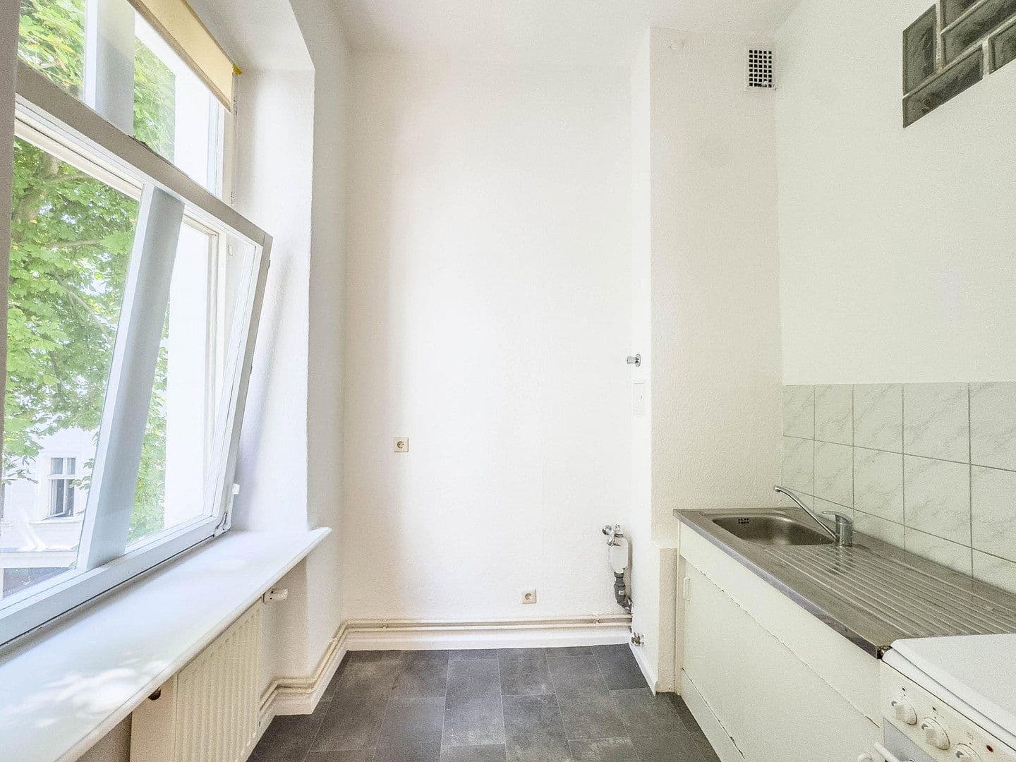 Prodej bytu 1+1 33 m², Hermanstraße 56, Berlin, Berlín Prodej bytu 1+1 33 m², Hermanstraße 56, Berlin, Berlín