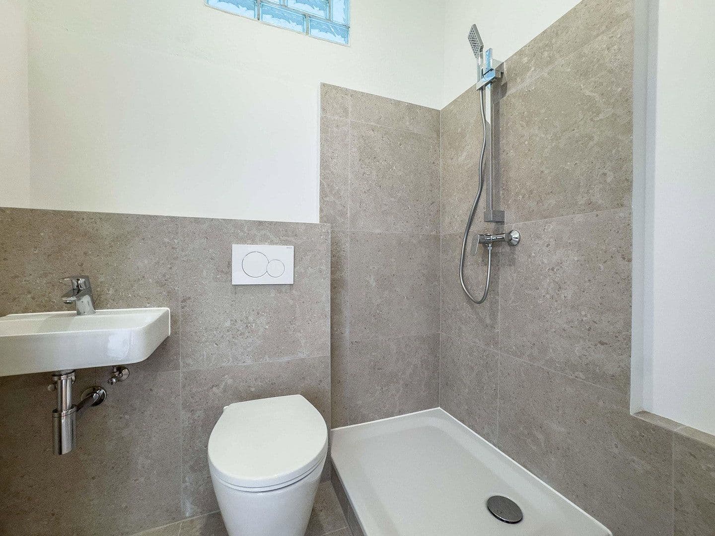 Prodej bytu 1+1 33 m², Hermanstraße 56, Berlin, Berlín Prodej bytu 1+1 33 m², Hermanstraße 56, Berlin, Berlín