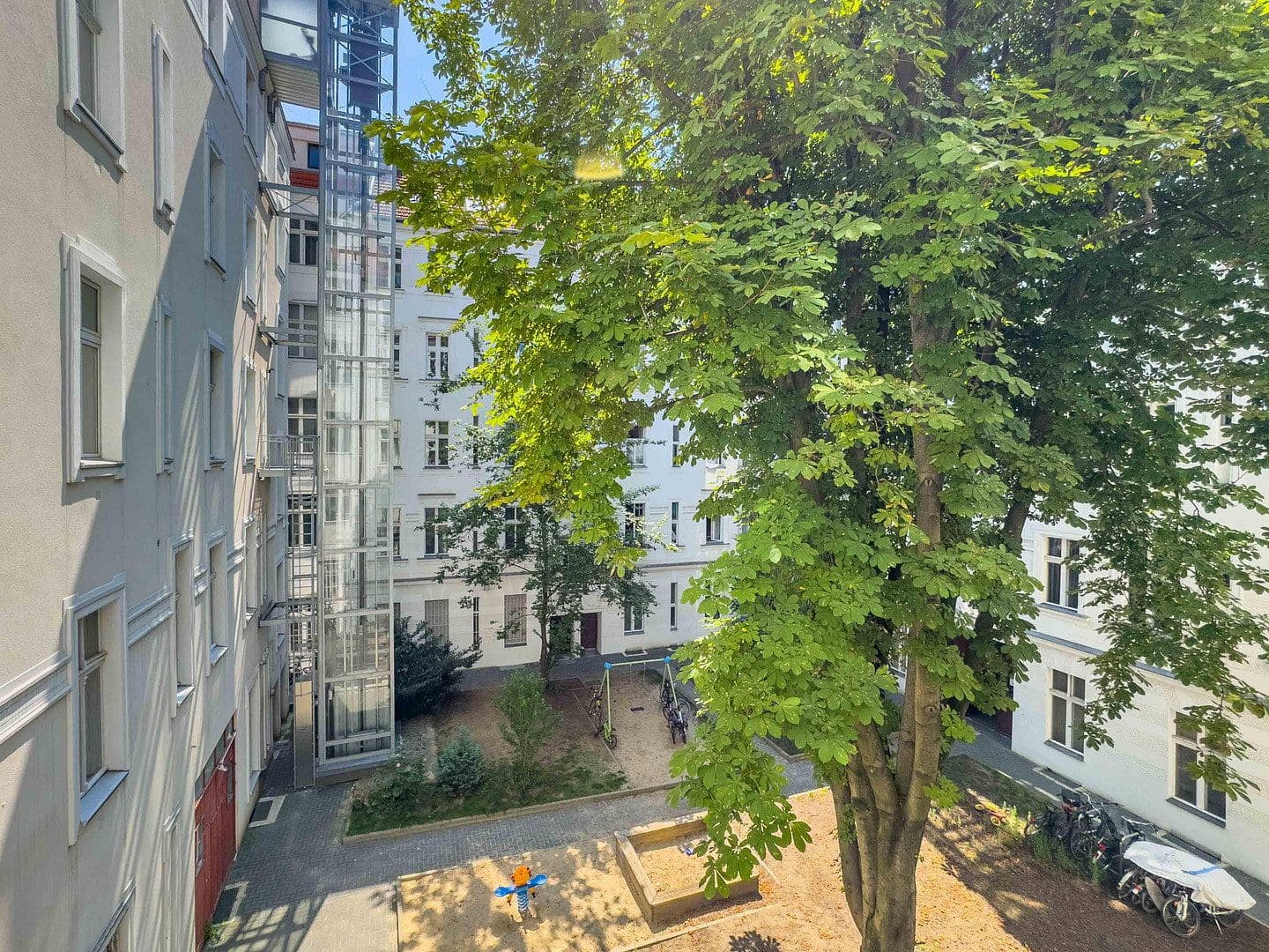 Prodej bytu 1+1 33 m², Hermanstraße 56, Berlin, Berlín Prodej bytu 1+1 33 m², Hermanstraße 56, Berlin, Berlín