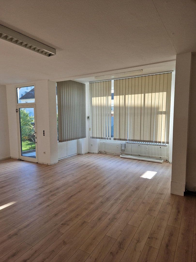 Pronájem kanceláře 50 m², Spinnerstr. 3, Wendlingen am Neckar, Bádensko-Württembersko Pronájem kanceláře 50 m², Spinnerstr. 3, Wendlingen am Neckar, Bádensko-Württembersko