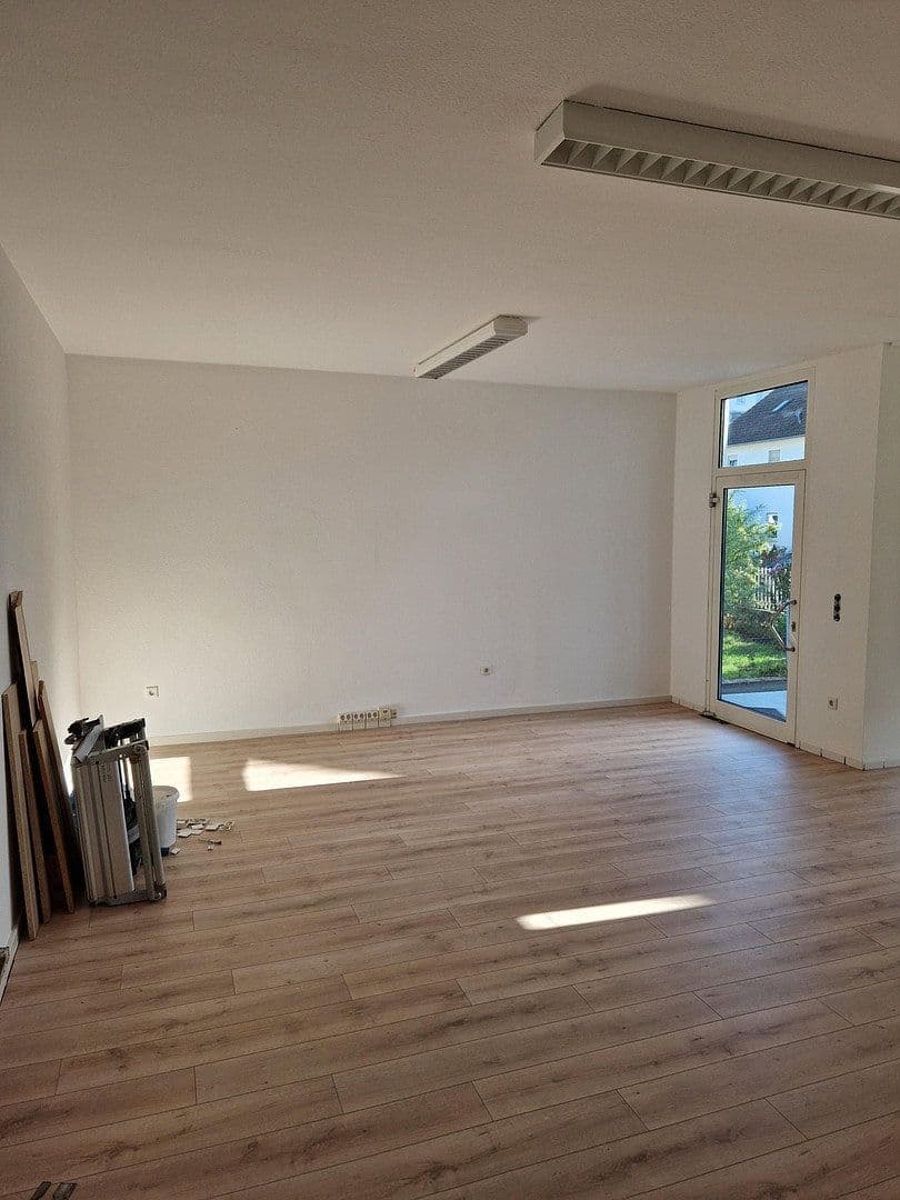 Pronájem kanceláře 50 m², Spinnerstr. 3, Wendlingen am Neckar, Bádensko-Württembersko Pronájem kanceláře 50 m², Spinnerstr. 3, Wendlingen am Neckar, Bádensko-Württembersko
