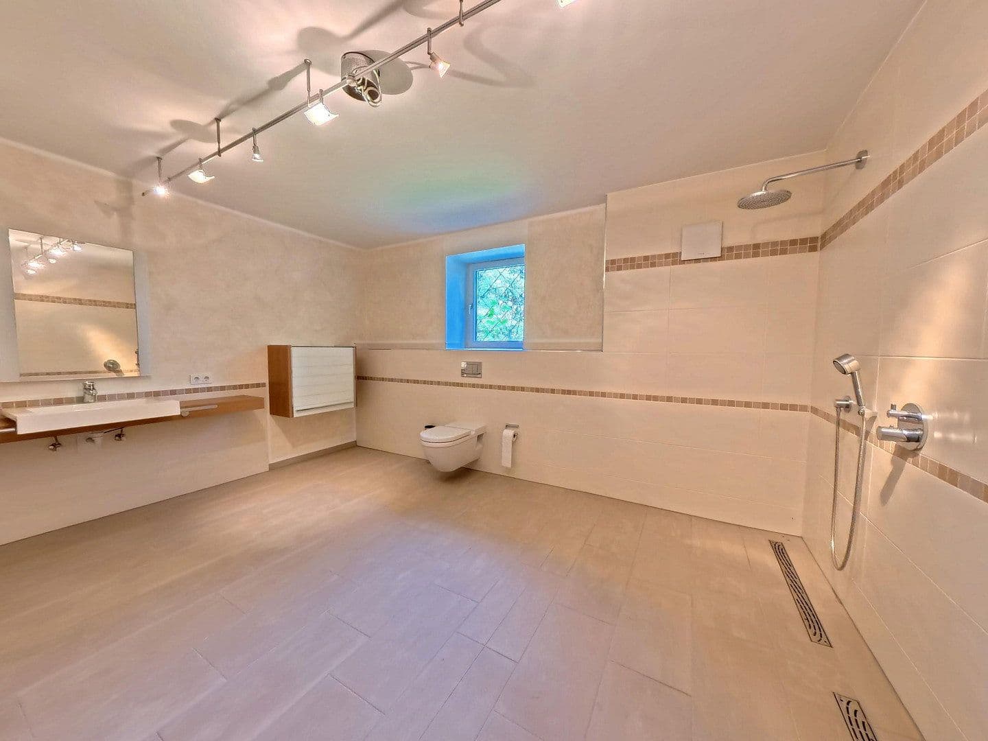 Pronájem domu 232 m², pozemek 180 m², Neustadt am Rübenberge, Dolní Sasko Pronájem domu 232 m², pozemek 180 m², Neustadt am Rübenberge, Dolní Sasko