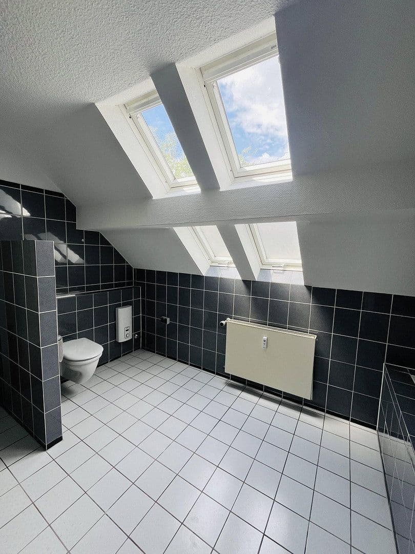 Pronájem bytu 3+1 165 m², Moselstraße 9, Duisburg, Severní Porýní-Vestfálsko Pronájem bytu 3+1 165 m², Moselstraße 9, Duisburg, Severní Porýní-Vestfálsko