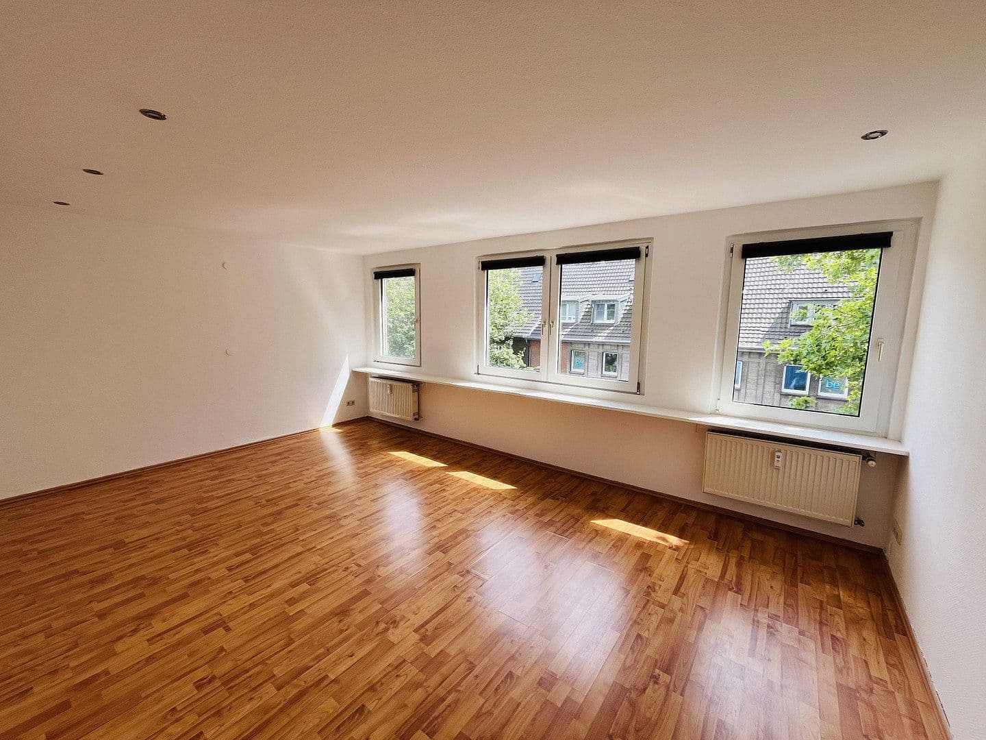 Pronájem bytu 3+1 165 m², Moselstraße 9, Duisburg, Severní Porýní-Vestfálsko Pronájem bytu 3+1 165 m², Moselstraße 9, Duisburg, Severní Porýní-Vestfálsko