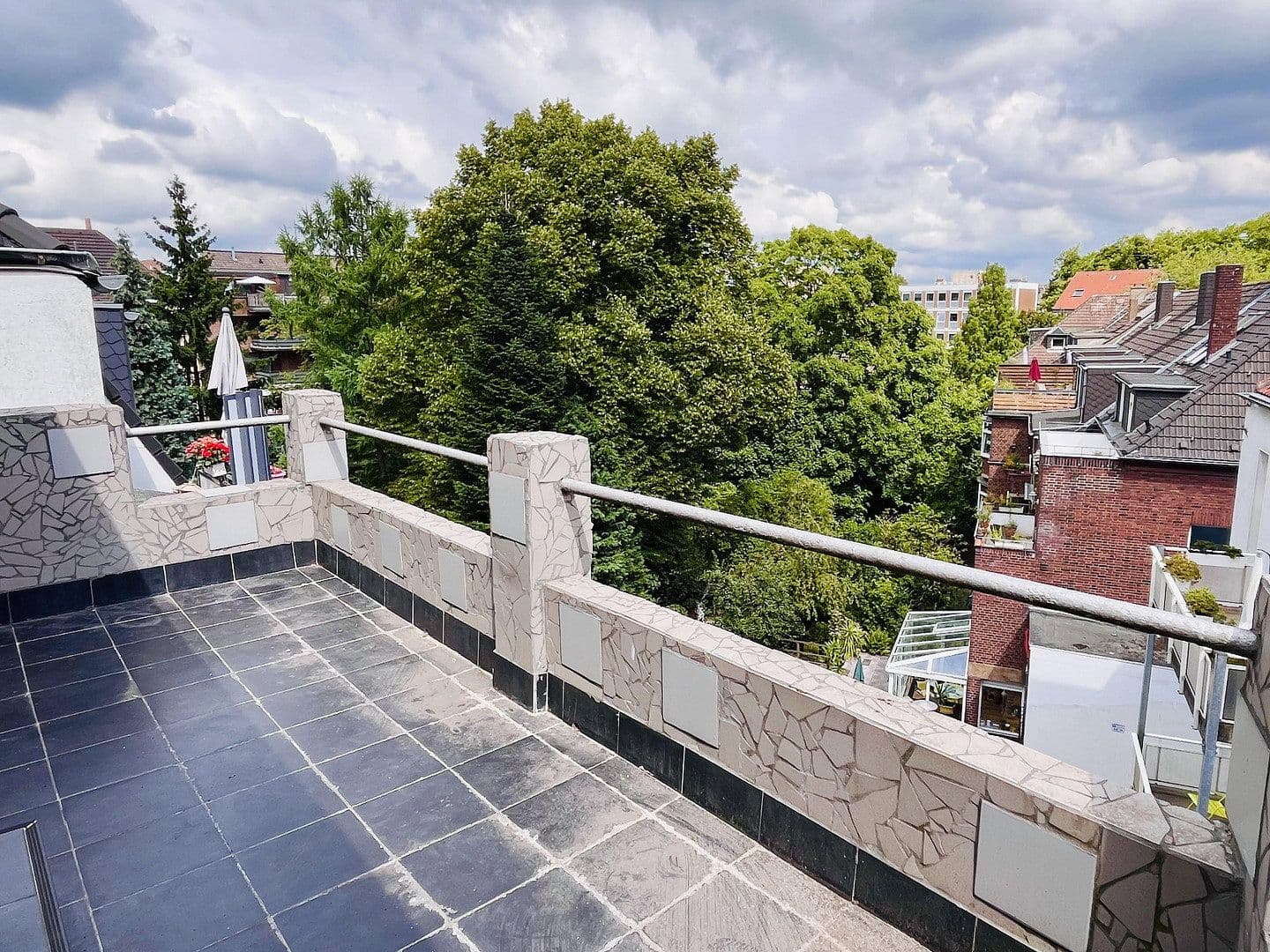 Pronájem bytu 3+1 165 m², Moselstraße 9, Duisburg, Severní Porýní-Vestfálsko Pronájem bytu 3+1 165 m², Moselstraße 9, Duisburg, Severní Porýní-Vestfálsko