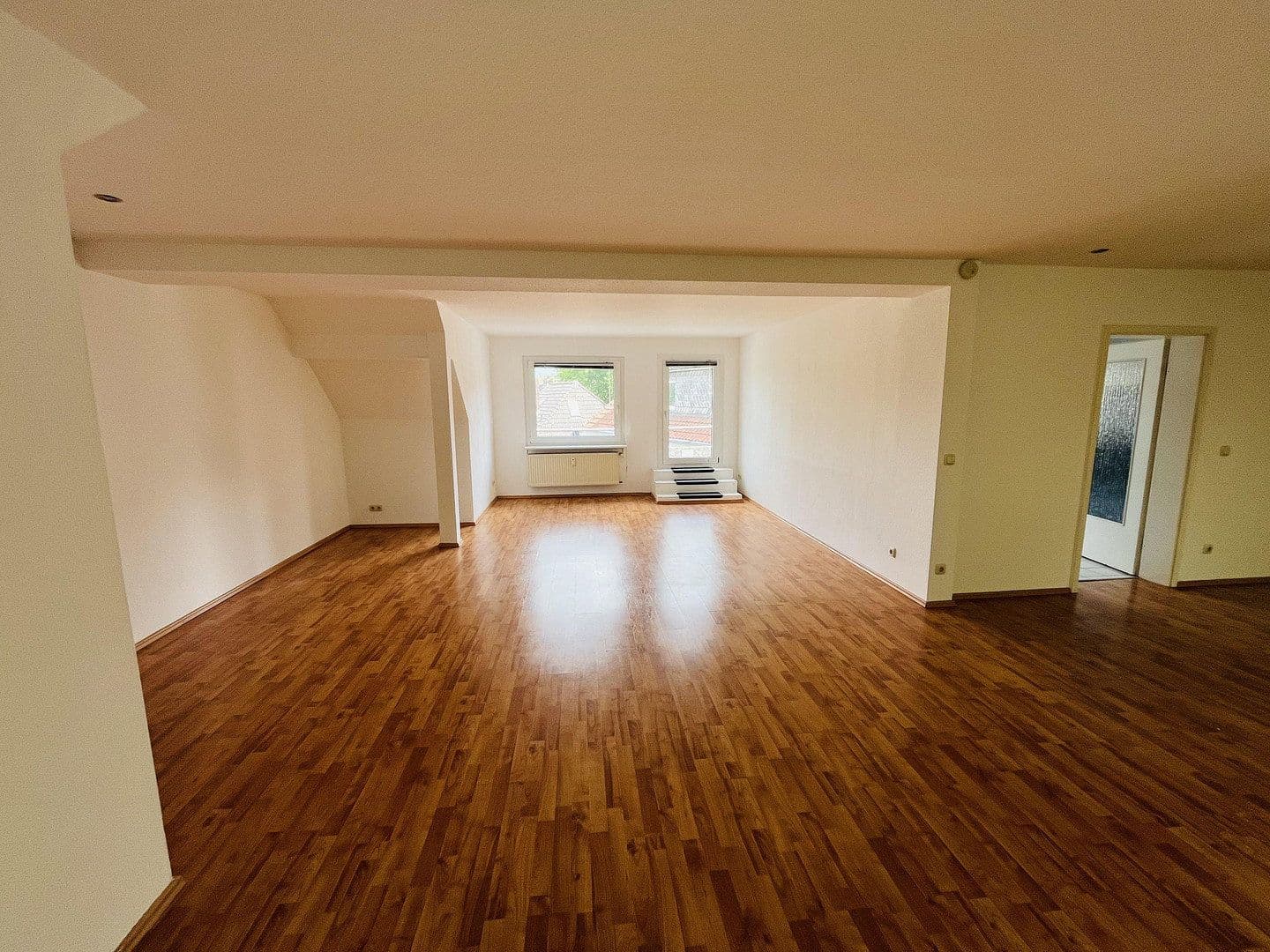 Pronájem bytu 3+1 165 m², Moselstraße 9, Duisburg, Severní Porýní-Vestfálsko Pronájem bytu 3+1 165 m², Moselstraße 9, Duisburg, Severní Porýní-Vestfálsko