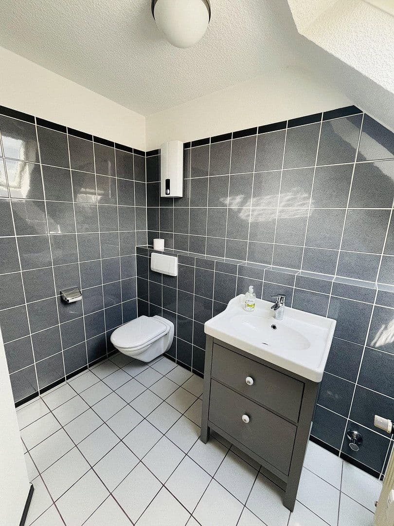 Pronájem bytu 3+1 165 m², Moselstraße 9, Duisburg, Severní Porýní-Vestfálsko Pronájem bytu 3+1 165 m², Moselstraße 9, Duisburg, Severní Porýní-Vestfálsko